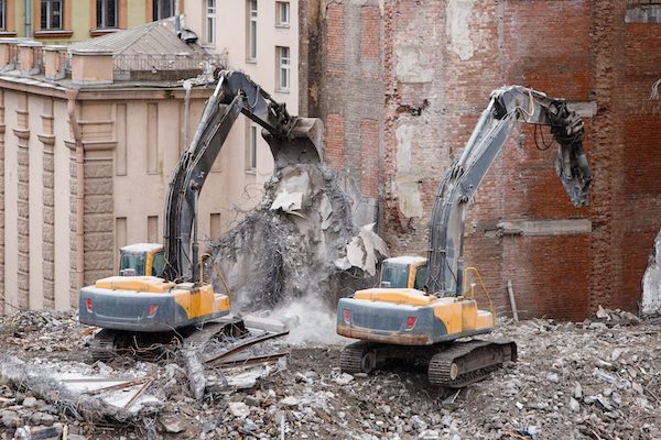 Building Of The Former Hotel Demolition For New Construction, Using A Two Special Hydraulic Excavator-Destroyer. Complete Mechanized Demolition Of A Building. Reinforced Concrete Structures.