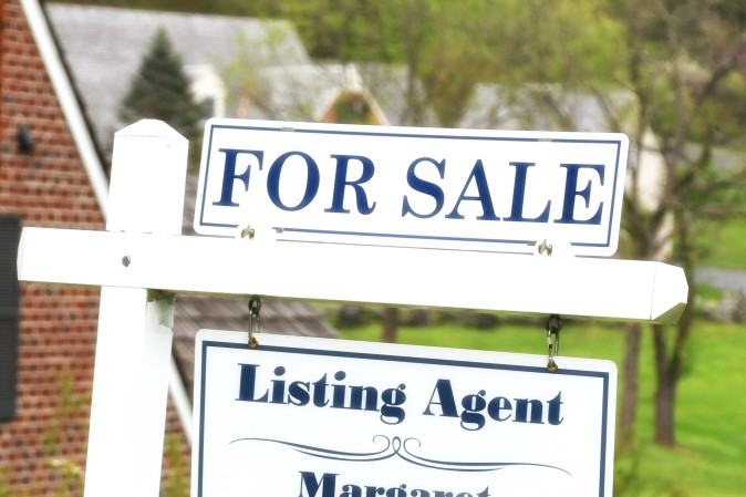 Selling Your Home By Yourself Can Be Dangerous